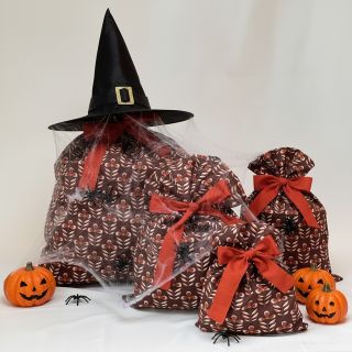 🎃 Přejeme Vám kouzelný Halloween! ✨ Dýně, světýlka, kostýmy… Ale víte, odkud tenhle svátek vlastně pochází? 👻 Všechno...